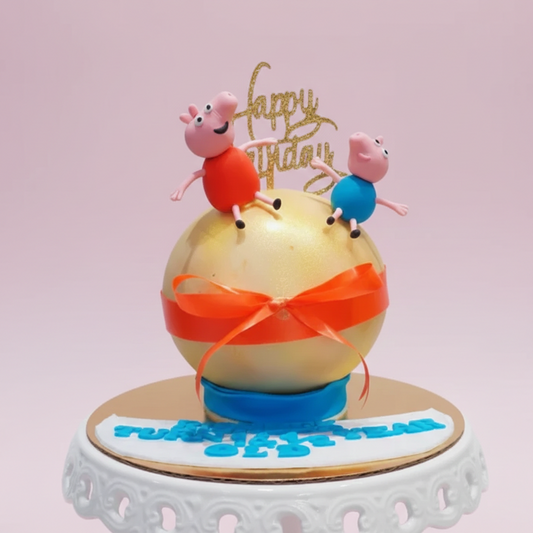 Golden Peppa Pig World Cake