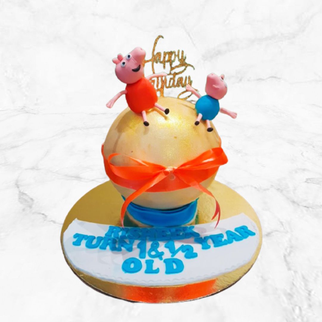 Golden Peppa Pig World Cake